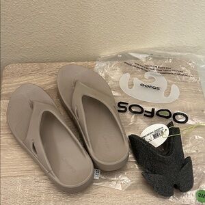 OOFOS Beige Comfort Sandals